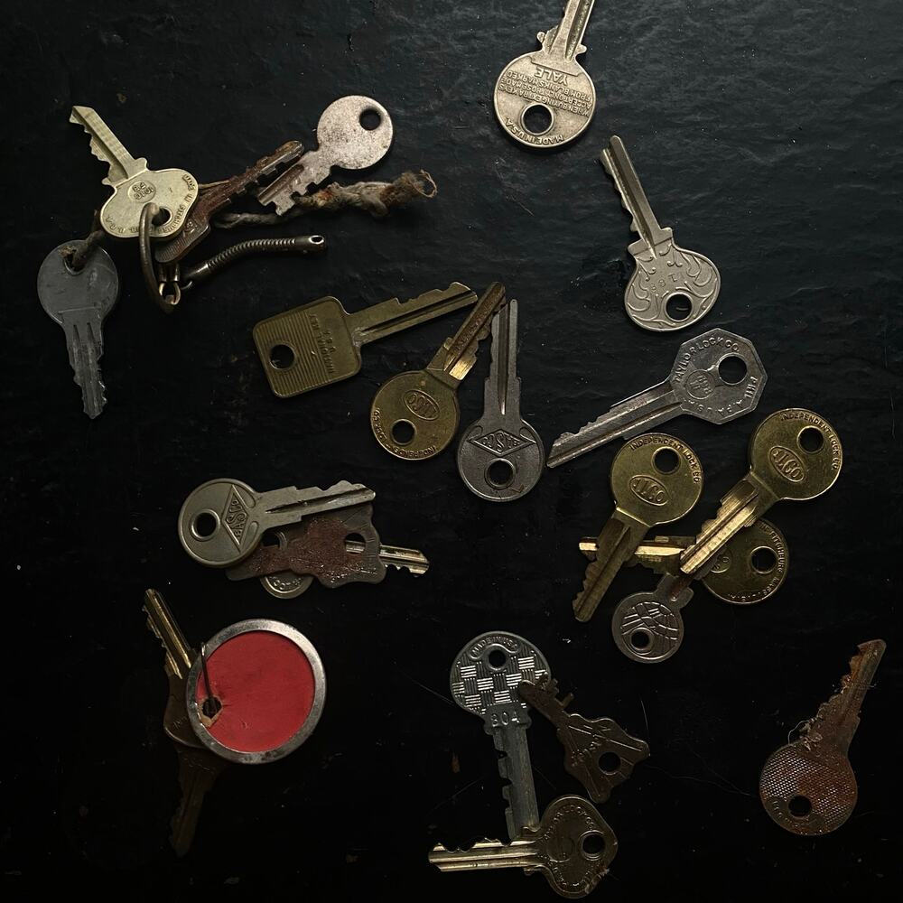 VINTAGE Lot of Old Keys for Crafting